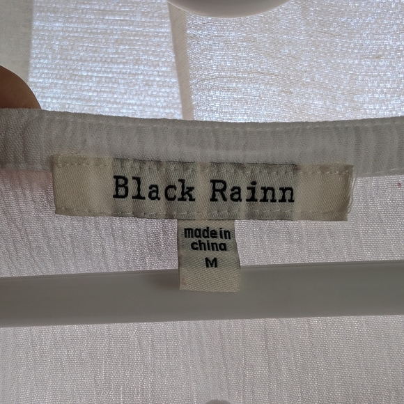 🛍️4 For $15🛍️Black Rainn White Blouse with Crochet Accents - Picture 5 of 8